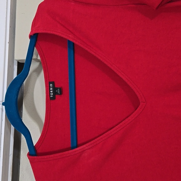 Torrid Red V-Neck 3/4 Sleeve Top Torrid Size 1 - Picture 3 of 5